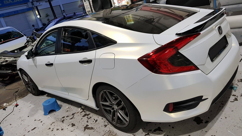  White Car Wrap